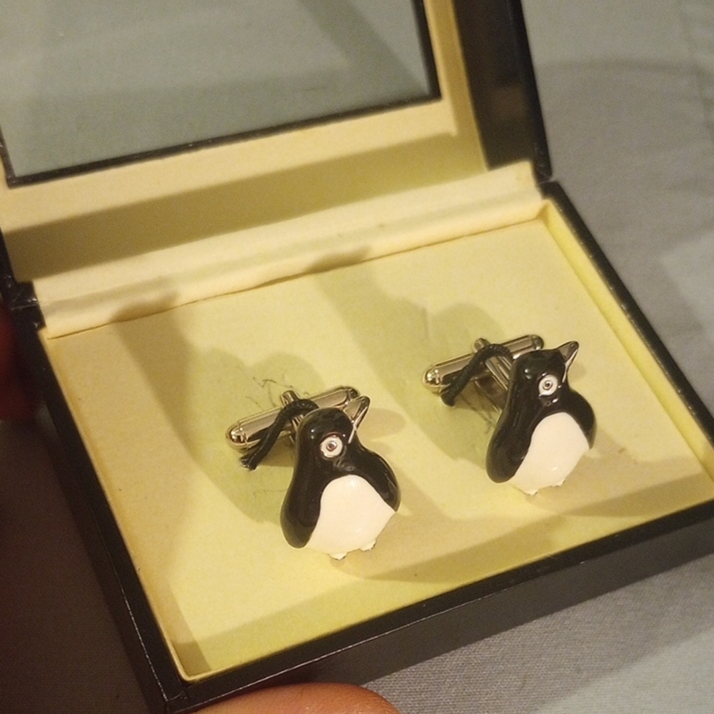Croft & Barrow Black and White 🐧 Cuff Links